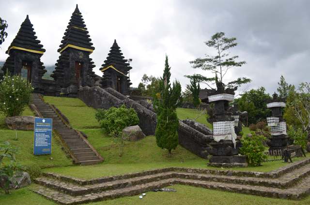Pura Parahyangan Agung  Jagatkarta